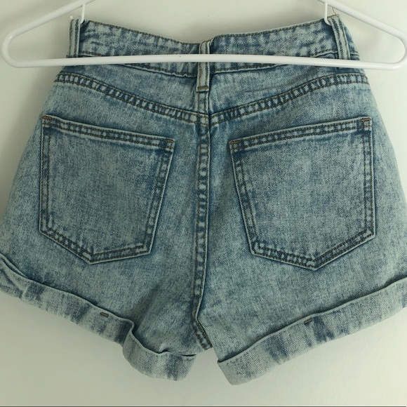 Mom Shorts Light Wash - Picture 3 of 3